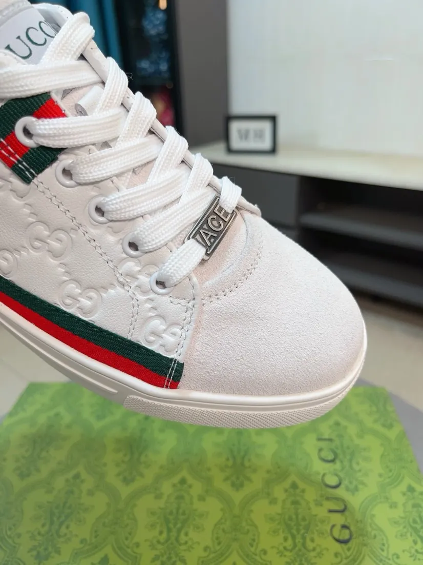 Men's shoes 💰420🌸🌸[GUCCI] Gucci's new spring and summer slip-on loafers with cartoon characters, Fendi F's low-cut trendy men's shoes, 😈The upper is made of Italian 🇮🇹 imported sheep suede with Lafayette embroidered leather, full pigskin lining, original rubber non-slip outsole! The style is high-profile and elegant, and the upper is versatile and fashionable. 🇱🇾🇱🇾A large number of ready-made and reposted pictures will be sold! 38-44,